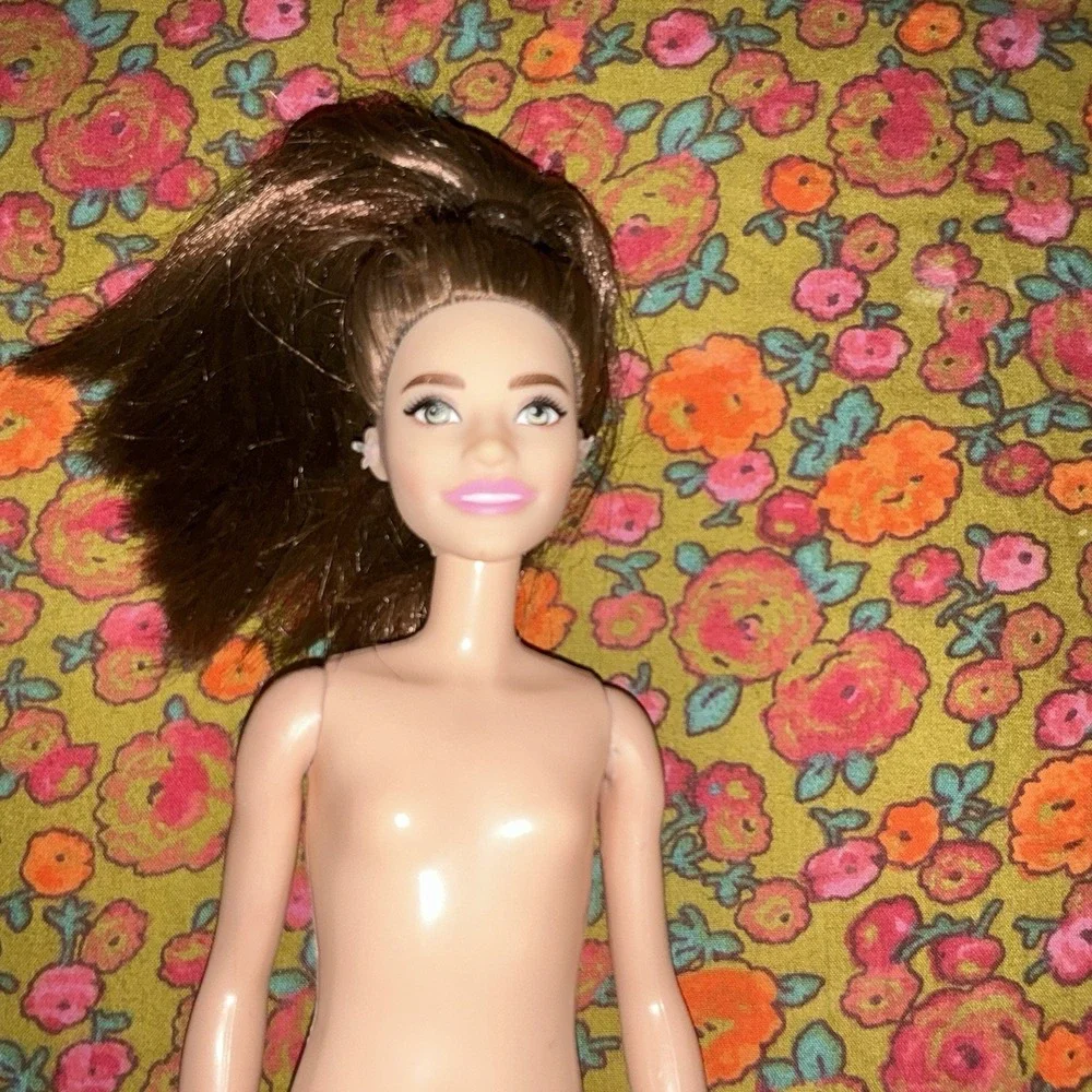 BARBIE FASHIONISTAS DOLL 187 2021 HBV19 Hearing Aids NUDE Brunette Nude READ